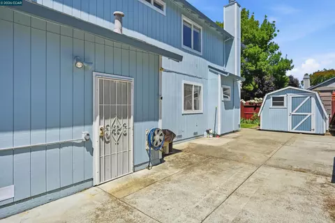 Exterior - 233 Belfiore Ln, Windsor, CA 95492 photo 11 of 13
