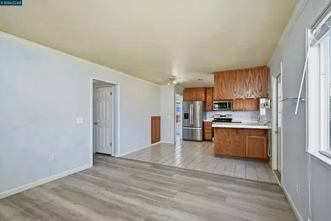 Living - 233 Belfiore Ln, Windsor, CA 95492 photo 5 of 7