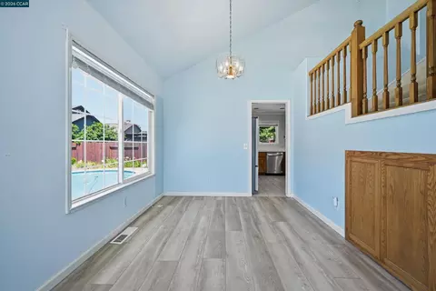 Living - 233 Belfiore Ln, Windsor, CA 95492 photo 2 of 7