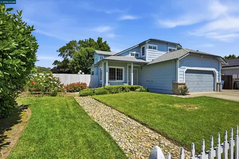 233 Belfiore Ln, Windsor, CA 95492
