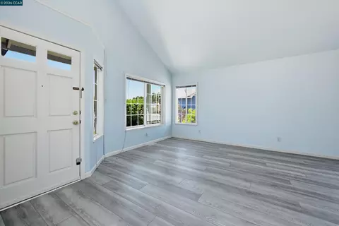 Living - 233 Belfiore Ln, Windsor, CA 95492 photo 3 of 7