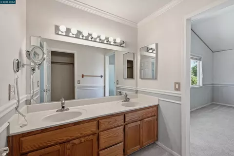 Bath - 233 Belfiore Ln, Windsor, CA 95492 photo 1 of 5