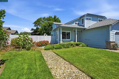Exterior - 233 Belfiore Ln, Windsor, CA 95492 photo 2 of 13
