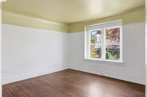 Bedroom - 3202 Shattuck Ave, Berkeley, CA 94705 photo 10 of 13