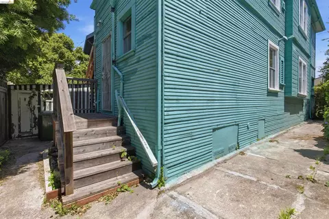 Exterior - 3202 Shattuck Ave, Berkeley, CA 94705 photo 5 of 5