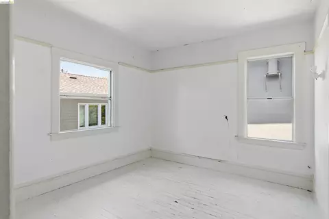 Bedroom - 3202 Shattuck Ave, Berkeley, CA 94705 photo 7 of 13