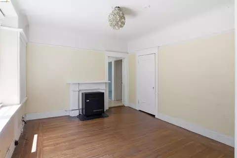 Bedroom - 3202 Shattuck Ave, Berkeley, CA 94705 photo 9 of 13