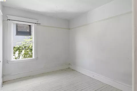 Bedroom - 3202 Shattuck Ave, Berkeley, CA 94705 photo 5 of 13