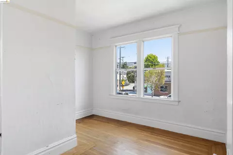 Bedroom - 3202 Shattuck Ave, Berkeley, CA 94705 photo 1 of 13