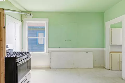 Kitchen - 3202 Shattuck Ave, Berkeley, CA 94705 photo 1 of 6