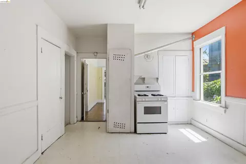 Kitchen - 3202 Shattuck Ave, Berkeley, CA 94705 photo 6 of 6
