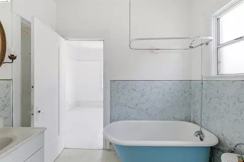 Bath - 3202 Shattuck Ave, Berkeley, CA 94705 photo 1 of 2