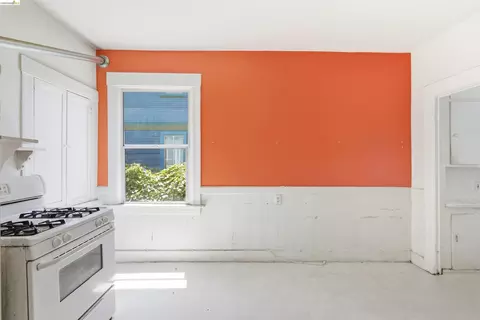 Kitchen - 3202 Shattuck Ave, Berkeley, CA 94705 photo 4 of 6