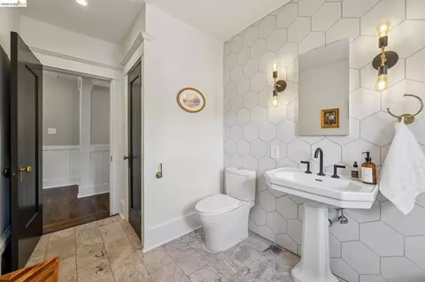 Bath - 1994 Marin Ave, Berkeley, CA 94707 photo 6 of 6