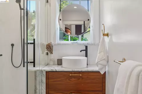Bath - 1994 Marin Ave, Berkeley, CA 94707 photo 3 of 6