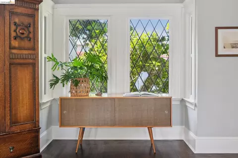 Entry Way - 1994 Marin Ave, Berkeley, CA 94707 photo 3 of 9