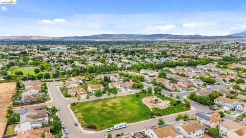 View/Area - 700 Brownstone Rd, Oakley, CA 94561 photo 4 of 10