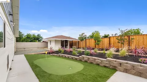 Exterior - 700 Brownstone Rd, Oakley, CA 94561 photo 4 of 15