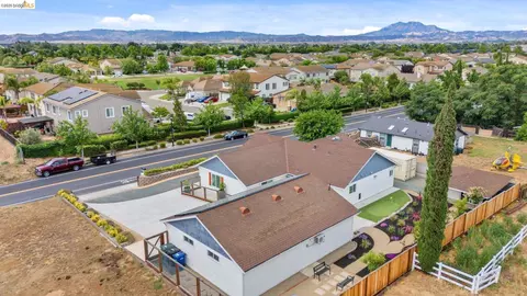 View/Area - 700 Brownstone Rd, Oakley, CA 94561 photo 9 of 10