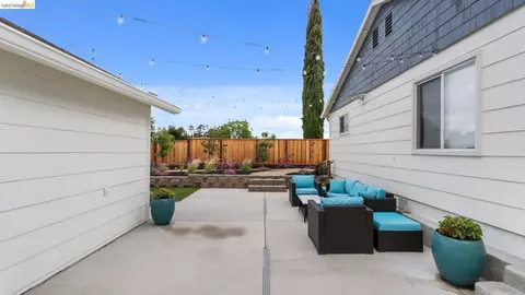 Exterior - 700 Brownstone Rd, Oakley, CA 94561 photo 2 of 15