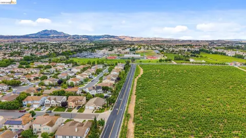 View/Area - 700 Brownstone Rd, Oakley, CA 94561 photo 3 of 10