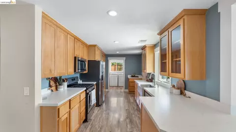 Entry Way - 700 Brownstone Rd, Oakley, CA 94561 photo 2 of 3