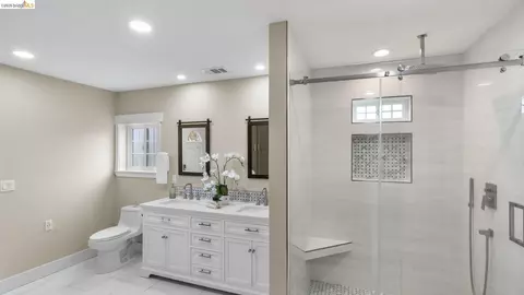Bath - 700 Brownstone Rd, Oakley, CA 94561 photo 2 of 2