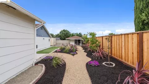Exterior - 700 Brownstone Rd, Oakley, CA 94561 photo 7 of 15