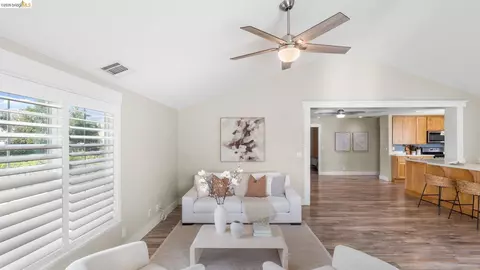 Living - 700 Brownstone Rd, Oakley, CA 94561 photo 4 of 4