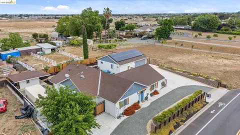 View/Area - 700 Brownstone Rd, Oakley, CA 94561 photo 5 of 10
