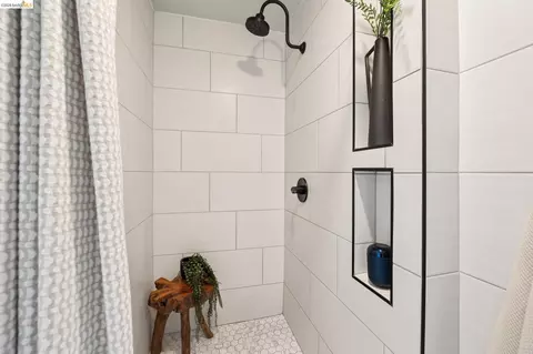 Bath - 1053 Rispin Dr, Berkeley, CA 94705 photo 4 of 7