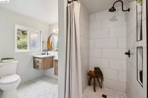 Bath - 1053 Rispin Dr, Berkeley, CA 94705 photo 3 of 7