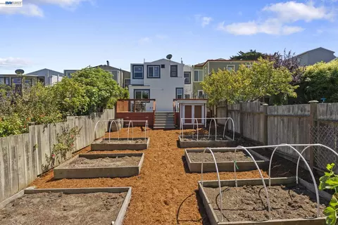 Exterior - 274 Staples Ave, San Francisco, CA 94112 photo 5 of 12