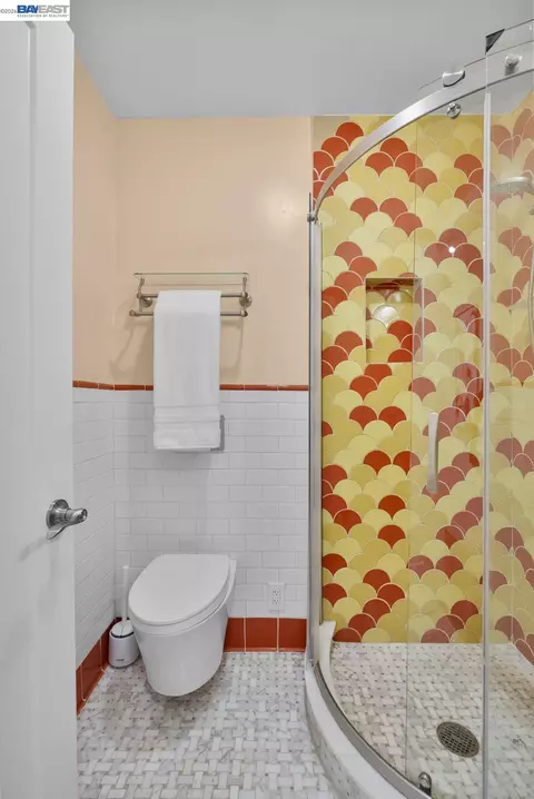 Bath - 274 Staples Ave, San Francisco, CA 94112 photo 7 of 8