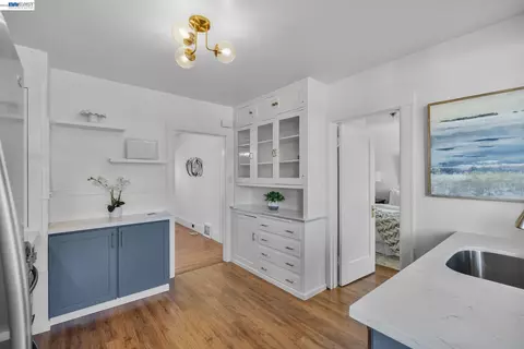 Entry Way - 274 Staples Ave, San Francisco, CA 94112 photo 1 of 5