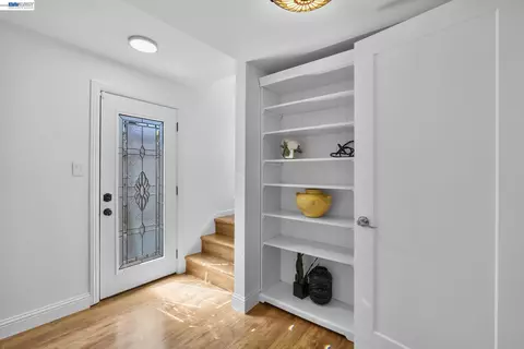 Entry Way - 274 Staples Ave, San Francisco, CA 94112 photo 4 of 5