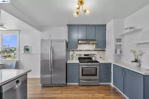 Kitchen - 274 Staples Ave, San Francisco, CA 94112 photo 1 of 3