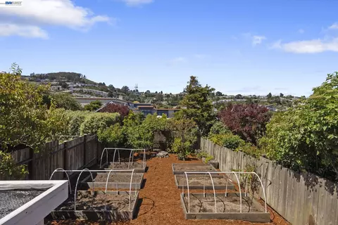 Exterior - 274 Staples Ave, San Francisco, CA 94112 photo 11 of 12