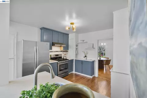 Kitchen - 274 Staples Ave, San Francisco, CA 94112 photo 2 of 3