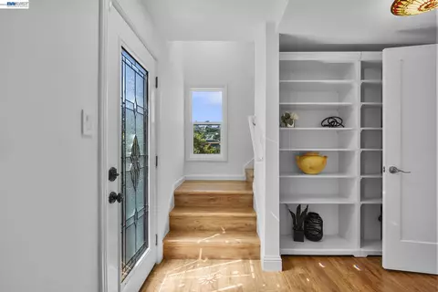 Entry Way - 274 Staples Ave, San Francisco, CA 94112 photo 3 of 5