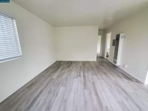 Living - 515 Grant St, Vallejo, CA 94590 photo 2 of 3