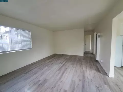 Living - 515 Grant St, Vallejo, CA 94590 photo 3 of 3