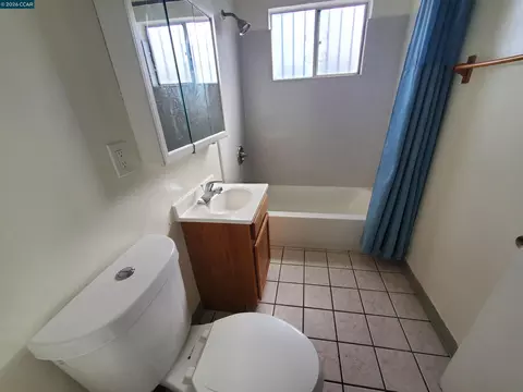 Bath - 515 Grant St, Vallejo, CA 94590 photo 1 of 1
