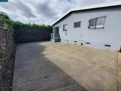 Exterior - 515 Grant St, Vallejo, CA 94590 photo 4 of 8