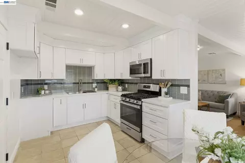 Kitchen - 277 Shore Rd, Bay Point, CA 94565 photo 1 of 3