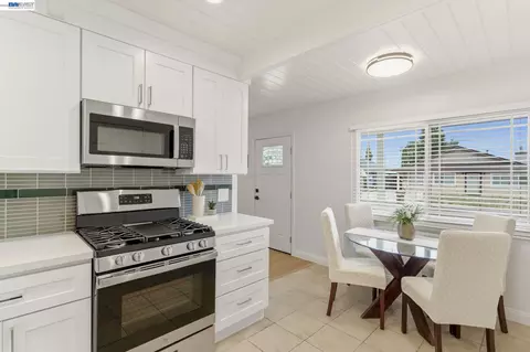 Kitchen - 277 Shore Rd, Bay Point, CA 94565 photo 3 of 3