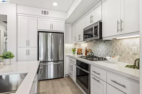 Kitchen - 5581 Dublin Blvd, Dublin, CA 94568 photo 3 of 4