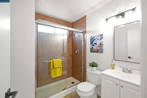Bath - 6275 Mockorange Ct, Newark, CA 94560 photo 2 of 2