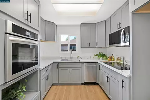 Kitchen - 6275 Mockorange Ct, Newark, CA 94560 photo 4 of 7