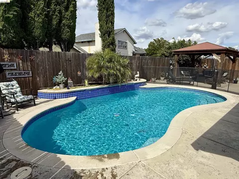 8245 Auberry Dr, Sacramento, CA 95828